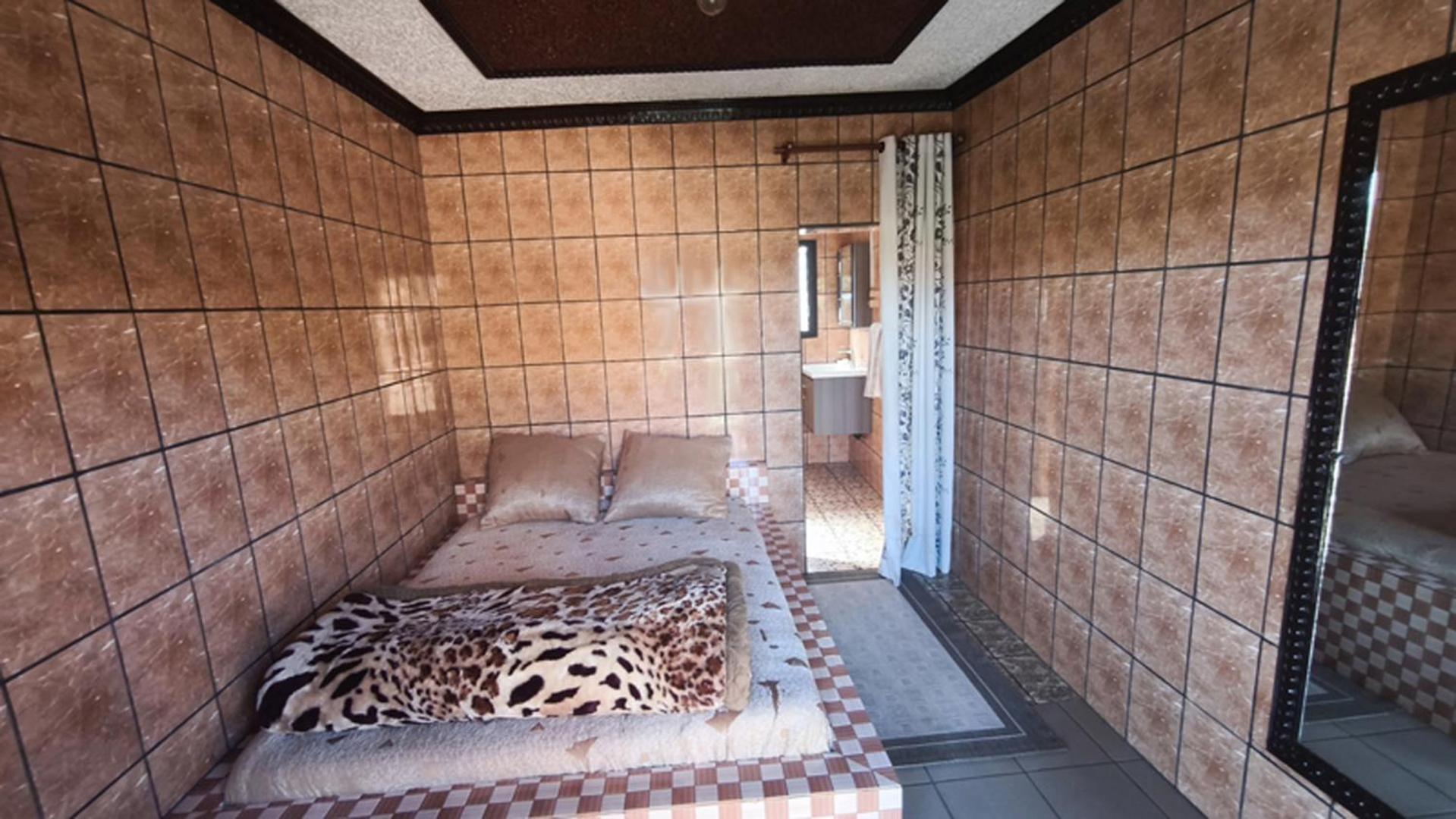 Hotel Restaurant Le Miamiam Glouglou Ambositra ภายนอก รูปภาพ