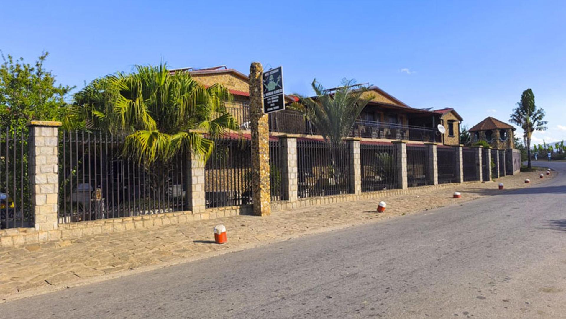 Hotel Restaurant Le Miamiam Glouglou Ambositra ภายนอก รูปภาพ