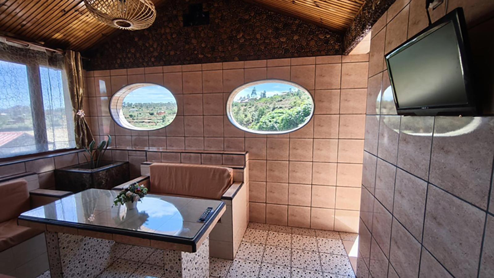 Hotel Restaurant Le Miamiam Glouglou Ambositra ภายนอก รูปภาพ